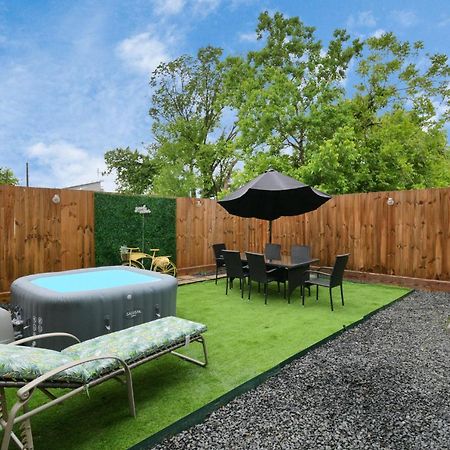 Blissful Getaway Home With Hot Tub & Backyard Near Downtown Houston Buitenkant foto