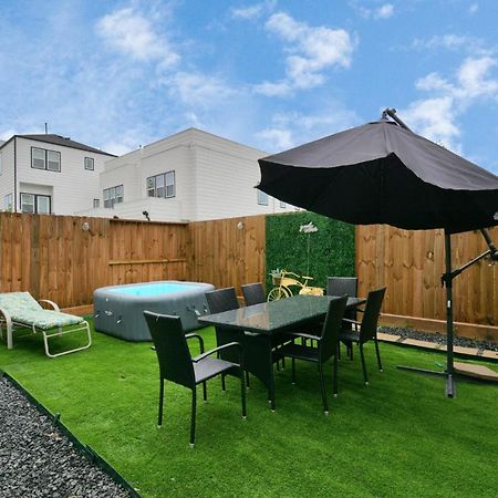 Blissful Getaway Home With Hot Tub & Backyard Near Downtown Houston Buitenkant foto