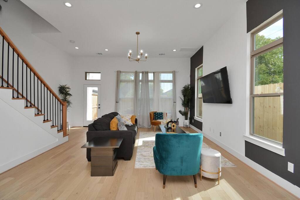Blissful Getaway Home With Hot Tub & Backyard Near Downtown Houston Buitenkant foto