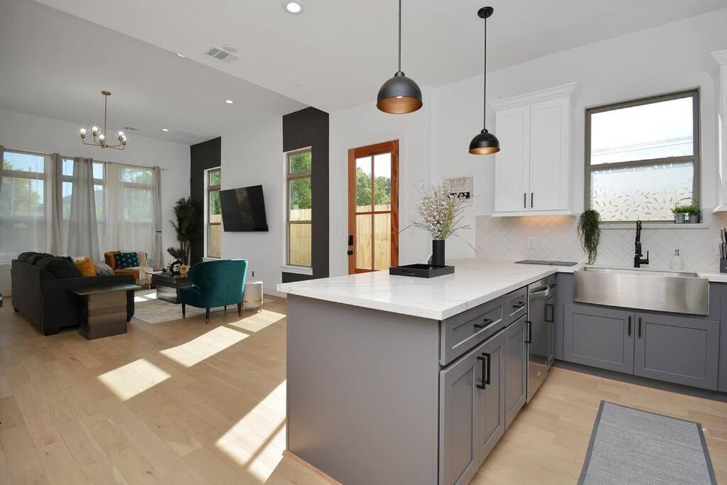 Blissful Getaway Home With Hot Tub & Backyard Near Downtown Houston Buitenkant foto
