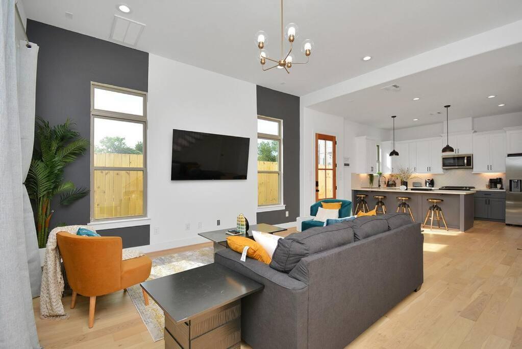 Blissful Getaway Home With Hot Tub & Backyard Near Downtown Houston Buitenkant foto