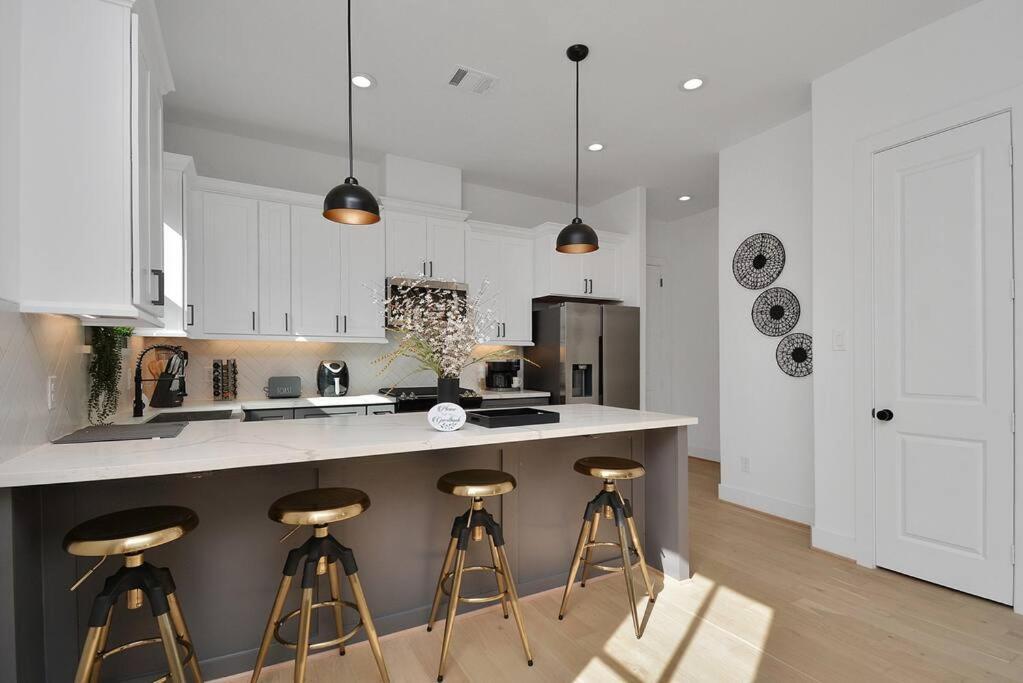 Blissful Getaway Home With Hot Tub & Backyard Near Downtown Houston Buitenkant foto