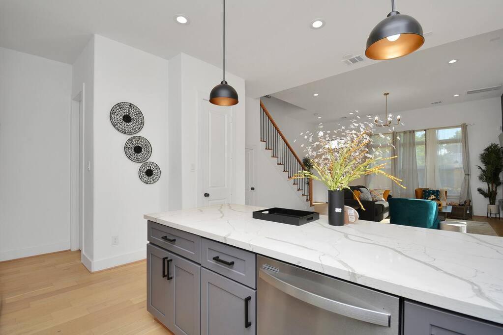 Blissful Getaway Home With Hot Tub & Backyard Near Downtown Houston Buitenkant foto