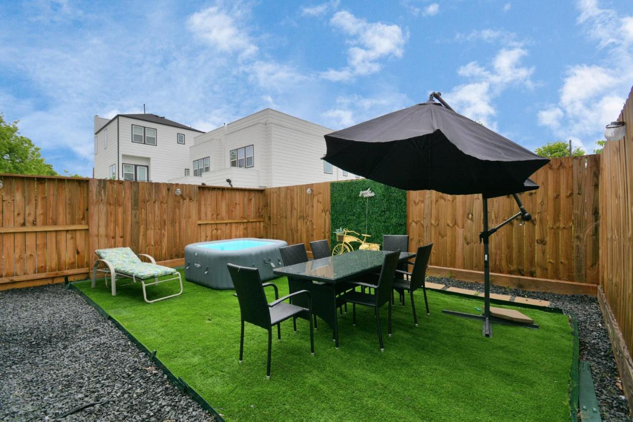 Blissful Getaway Home With Hot Tub & Backyard Near Downtown Houston Buitenkant foto
